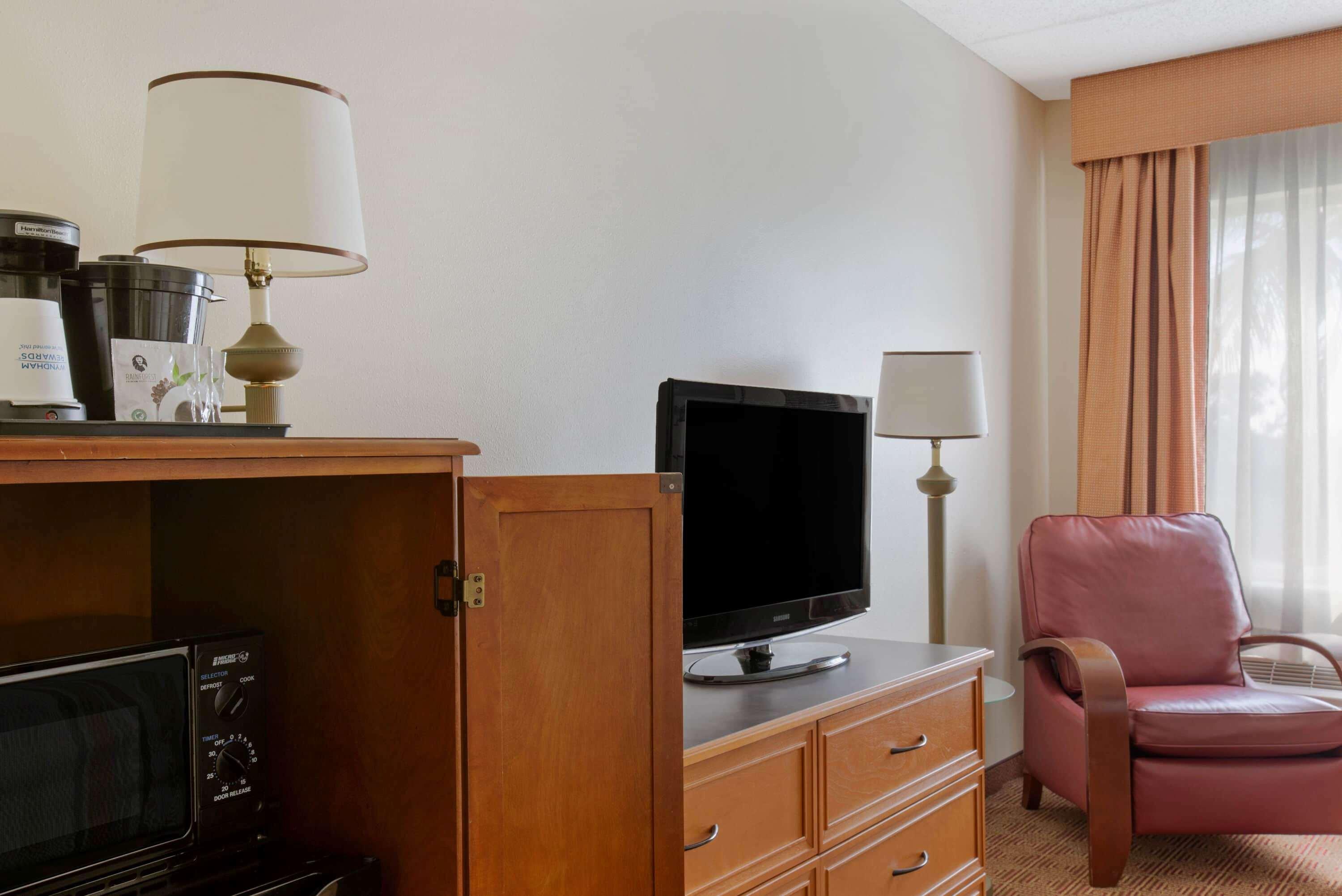 La Quinta Inn & Suites By Wyndham Sawgrass Sunrise Bagian luar foto