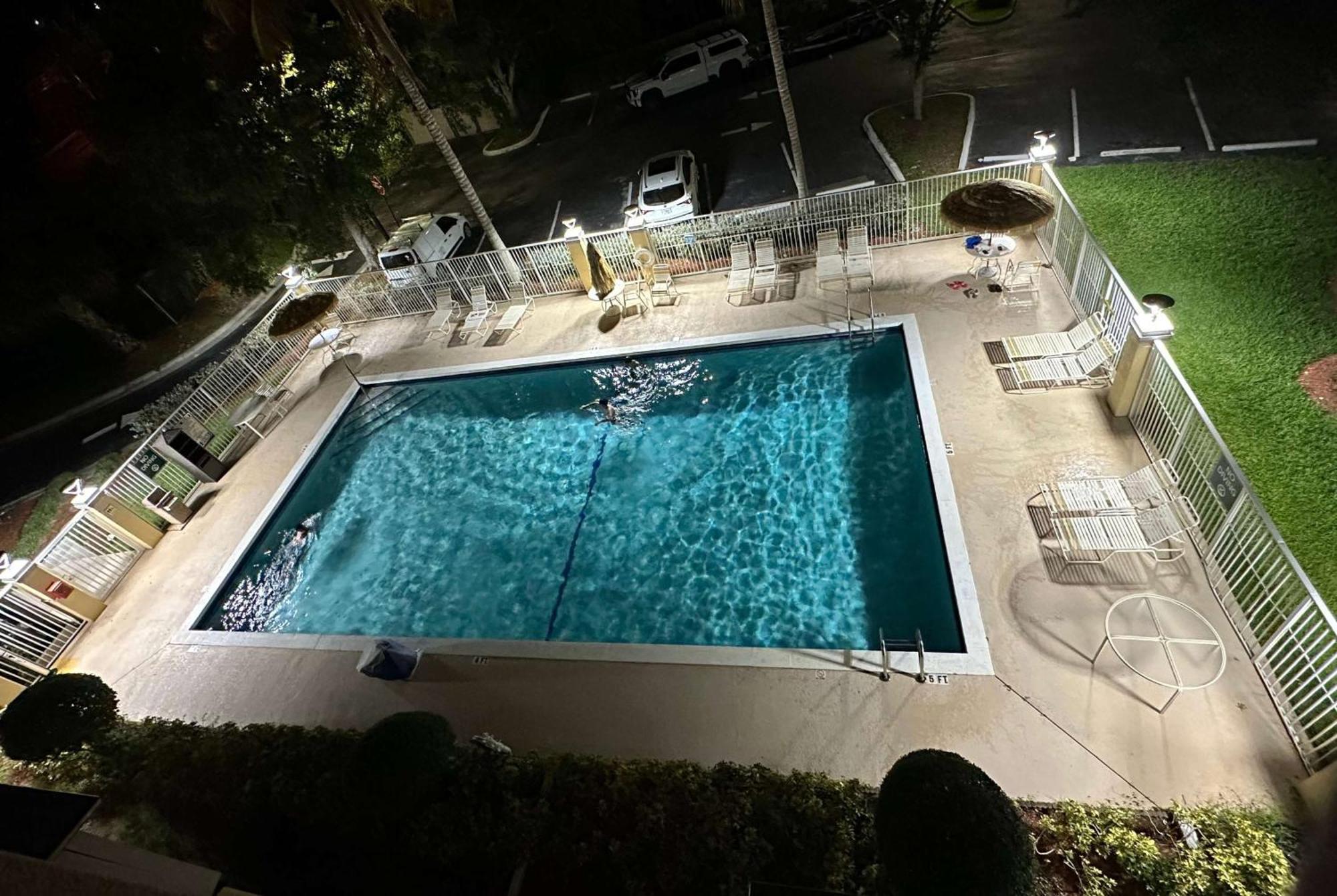 La Quinta Inn & Suites By Wyndham Sawgrass Sunrise Bagian luar foto